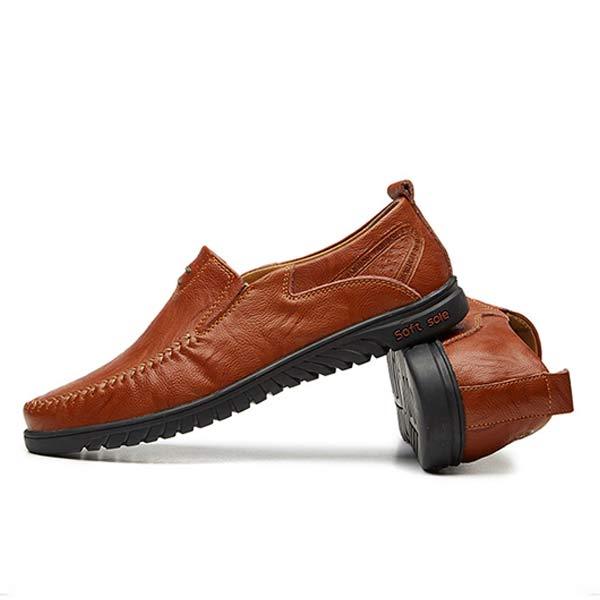 Sapato Casual Firebird com Acabamento em Couro e Design Slip-On